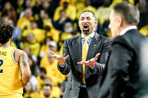 Isaiah Livers (2), Juwan Howard, and Michigan State Head Coach Tom Izzo