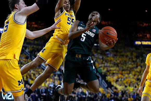 Jon Teske (15) and Eli Brooks (55)