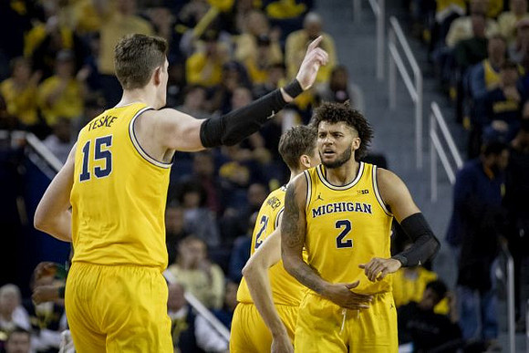 Jon Teske (15), Franz Wagner (21), and Isaiah Livers (2)