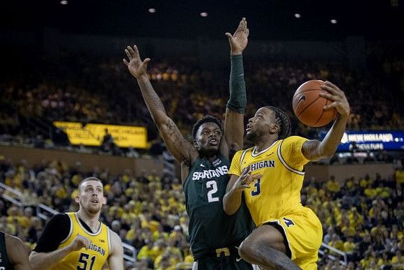 Austin Davis (51) and Zavier Simpson (3)