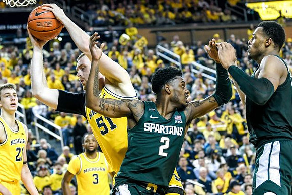 Franz Wagner (21), Zavier Simpson (3), and Austin Davis (51)