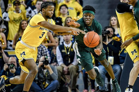 Zavier Simpson (3) and Austin Davis (51)