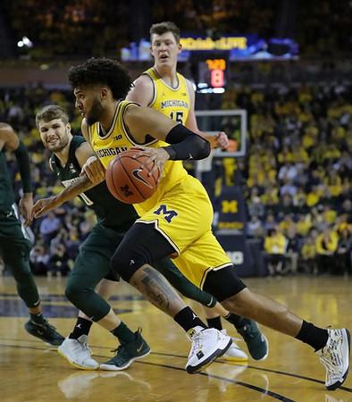 Isaiah Livers (2) and Jon Teske (15)