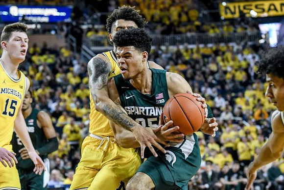 Jon Teske (15), Isaiah Livers (2), and Eli Brooks (55)