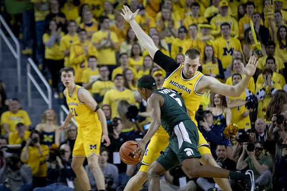 Franz Wagner (21) and Austin Davis (51)