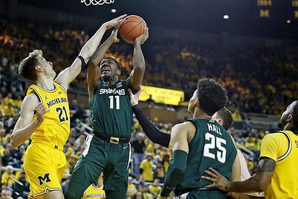 Franz Wagner (21) and Zavier Simpson (3)