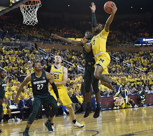 Austin Davis (51) and Zavier Simpson (3)