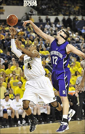Darius Morris (4)