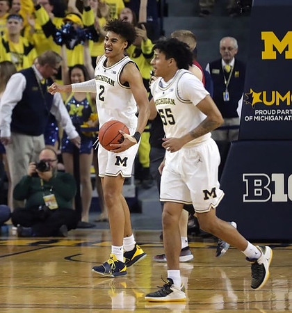 Jordan Poole (2) and Eli Brooks (55)