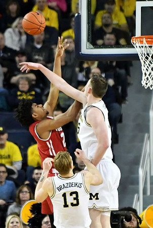 Ignas Brazdeikis (13) and Jon Teske (15)