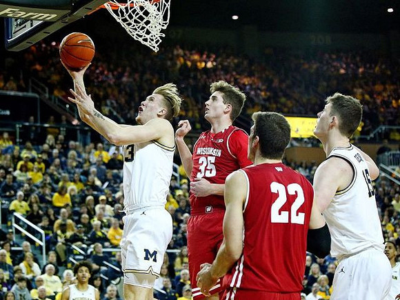 Ignas Brazdeikis (13) and Jon Teske (15)