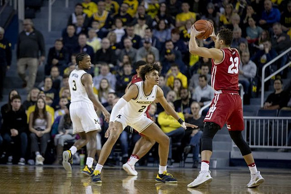 Zavier Simpson (3) and Jordan Poole (2)
