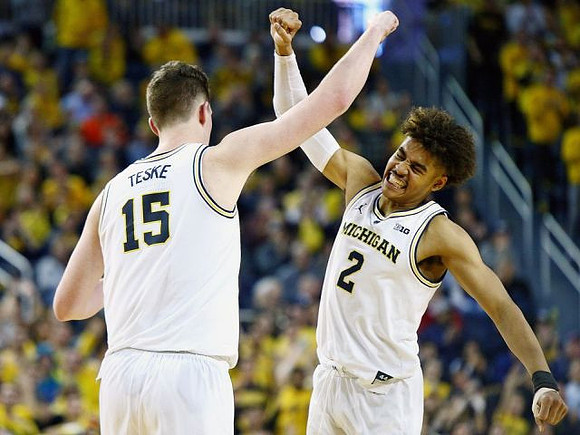 Jon Teske (15) and Jordan Poole (2)