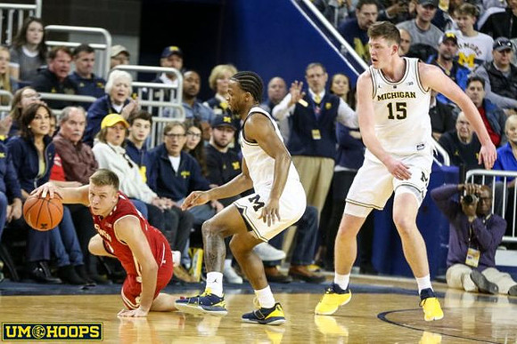 Zavier Simpson (3) and Jon Teske (15)