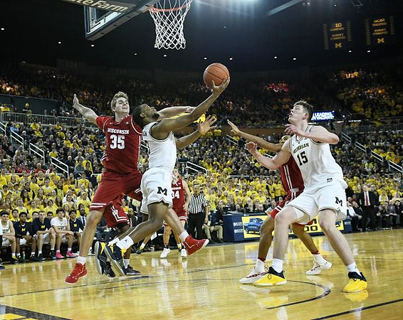 Zavier Simpson (3) and Jon Teske (15)