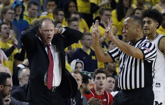 Wisconsin Head Coach Greg Gard and Jordan Poole (2)