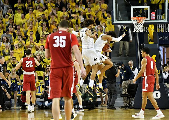 Isaiah Livers (4) and Jordan Poole (2)
