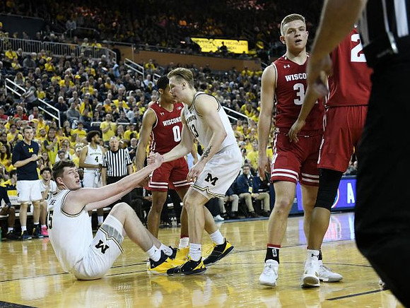 Jon Teske (15) and Ignas Brazdeikis (13)