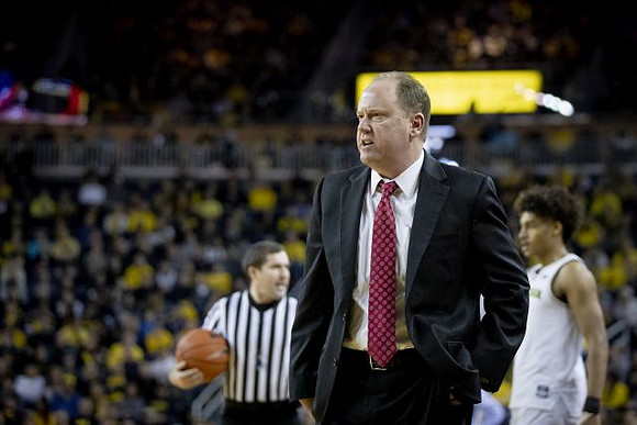 Wisconsin Head Coach Greg Gard and Jordan Poole (2)