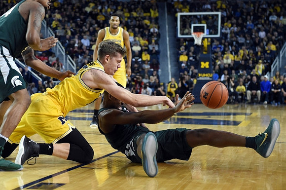 Moritz Wagner (13) and Zak Irvin (21)