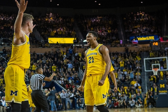 Moritz Wagner (13) and Zak Irvin (21)