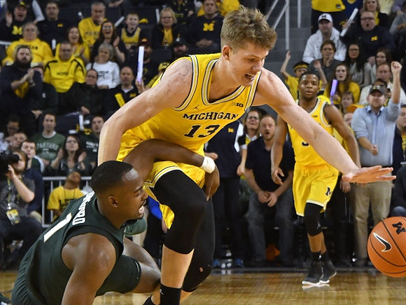 Moritz Wagner (13) and Xavier Simpson (3)