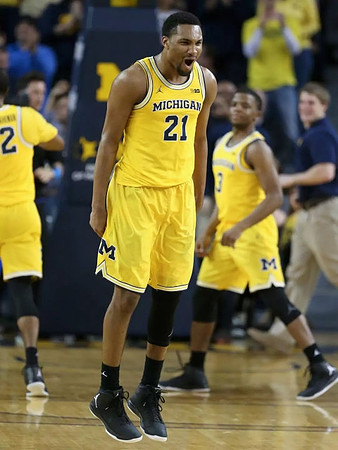 Zak Irvin (21) and Xavier Simpson (3)