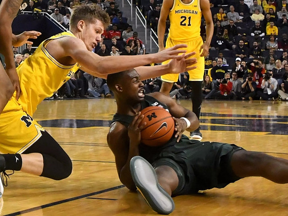 Moritz Wagner (13) and Zak Irvin (21)