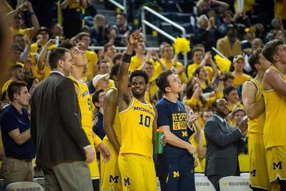 Derrick Walton Jr. (10) and Michigan Team