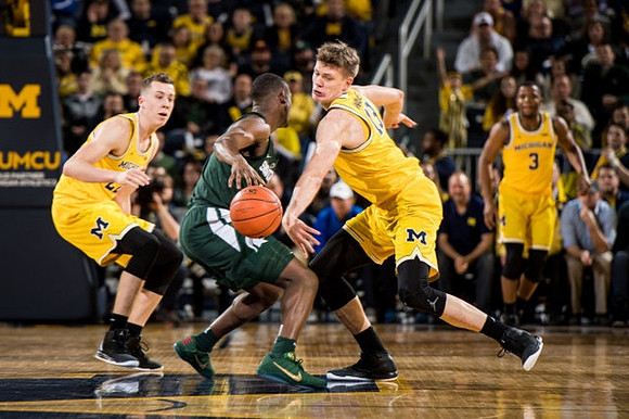Duncan Robinson (22), Moritz Wagner (13), and Xavier Simpson (3)