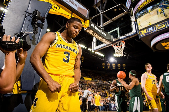 Xavier Simpson (3) and Jon Teske (15)