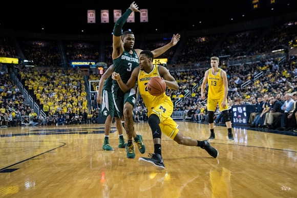 Zak Irvin (21) and Moritz Wagner (13)