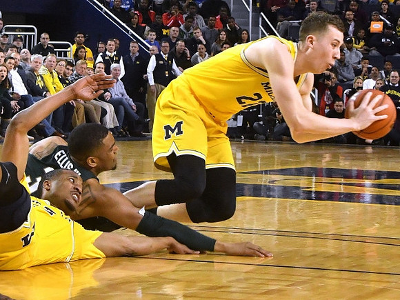 Muhammad-Ali Abdur-Rahkman (12) and Duncan Robinson (22)