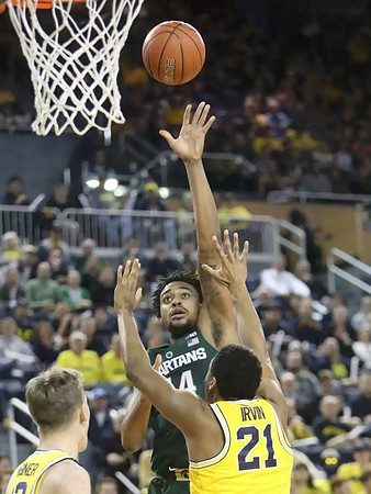 Moritz Wagner (13) and Zak Irvin (21)