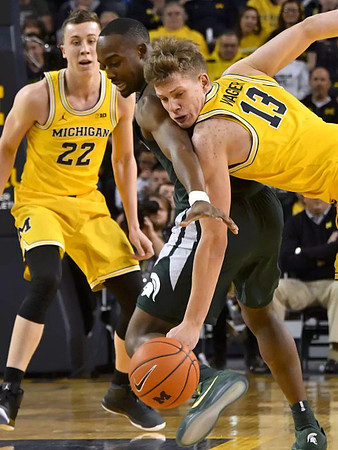 Duncan Robinson (22) and Moritz Wagner (13)