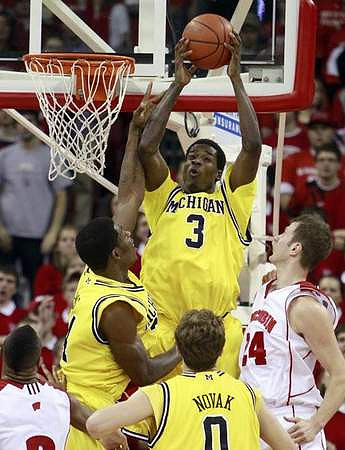 Manny Harris (3), DeShawn Sims (34), and Zack Novak (0)