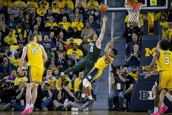 Jon Teske (15), David DeJulius (0), and Zavier Simpson (3)