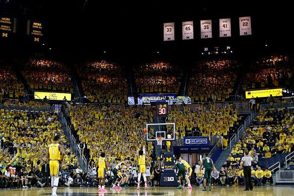 Charles Matthews (1), Zavier Simpson (3), Jordan Poole (2), and Ignas Brazdeikis (13)