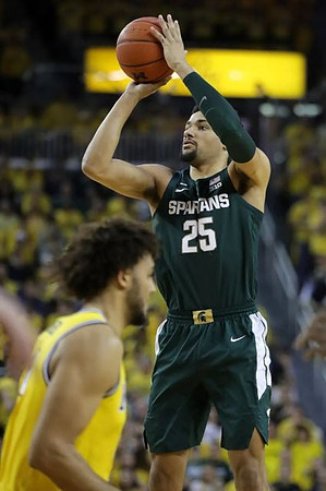 Isaiah Livers (4)