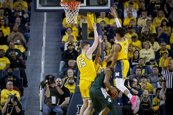 Jon Teske (15) and Jordan Poole (2)
