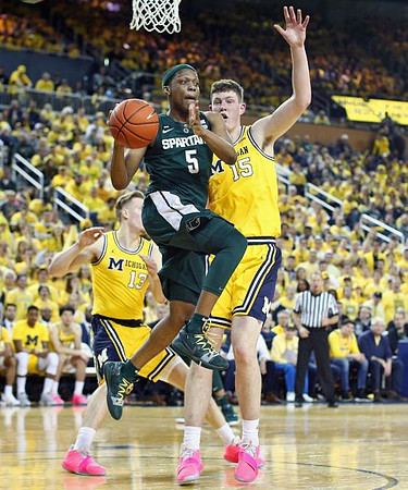 Ignas Brazdeikis (13) and Jon Teske (15)