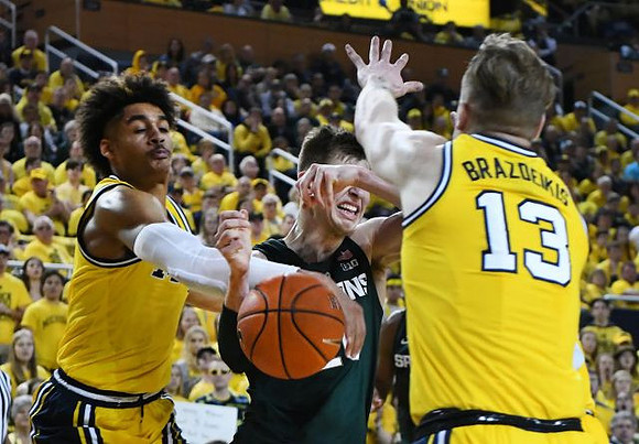 Jordan Poole (2) and Ignas Brazdeikis (13)
