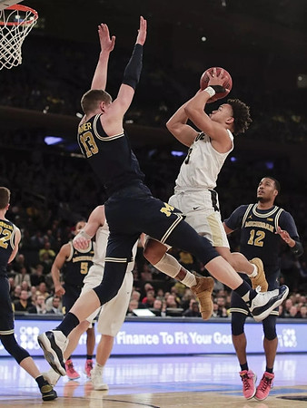 Duncan Robinson (22), Jaaron Simmons (5), Moritz Wagner (13), and Muhammad-Ali Abdur-Rahkman (12)