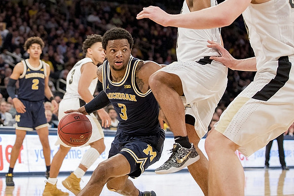 Jordan Poole (2) and Zavier Simpson (3)