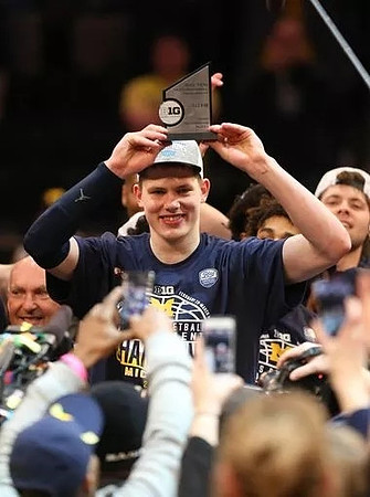 Moritz Wagner (13) and Big Ten Tournament MVP Trophy