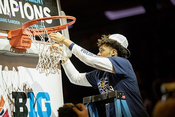 Isaiah Livers (4)