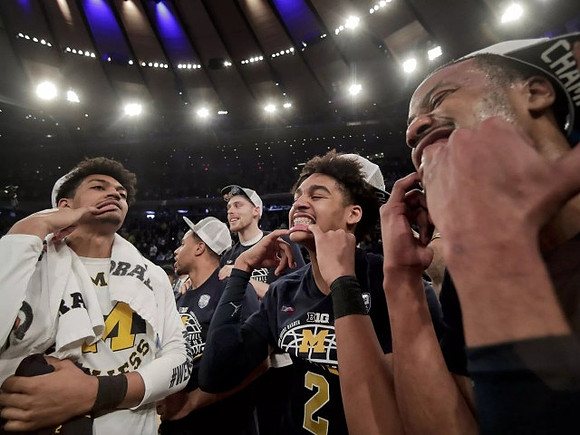 Ibi Watson (23), Jaaron Simmons (5), Austin Davis (51), Jordan Poole (2), and Muhammad-Ali Abdur-Rahkman (12)