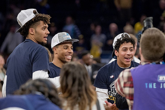Isaiah Livers (4), Jaaron Simmons (5), and Eli Brooks (55)