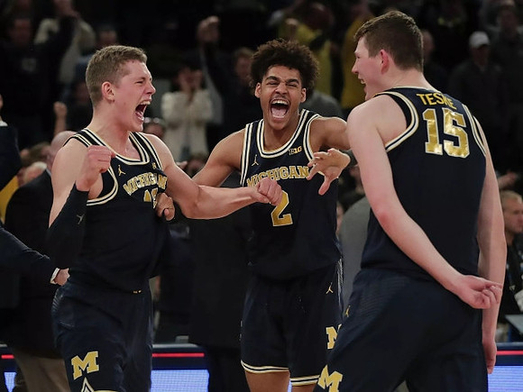 Moritz Wagner (13), Jordan Poole (2), and Jon Teske (15)