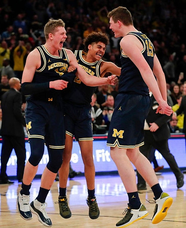 Moritz Wagner (13), Jordan Poole (2), and Jon Teske (15)